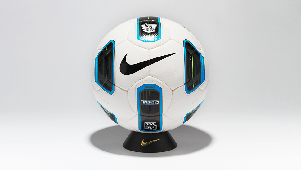 Футбольные мячи Nike Total 90 Tracer